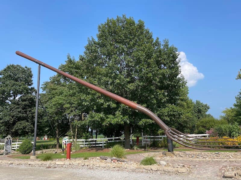 World's Largest Pitchfork - Image 1