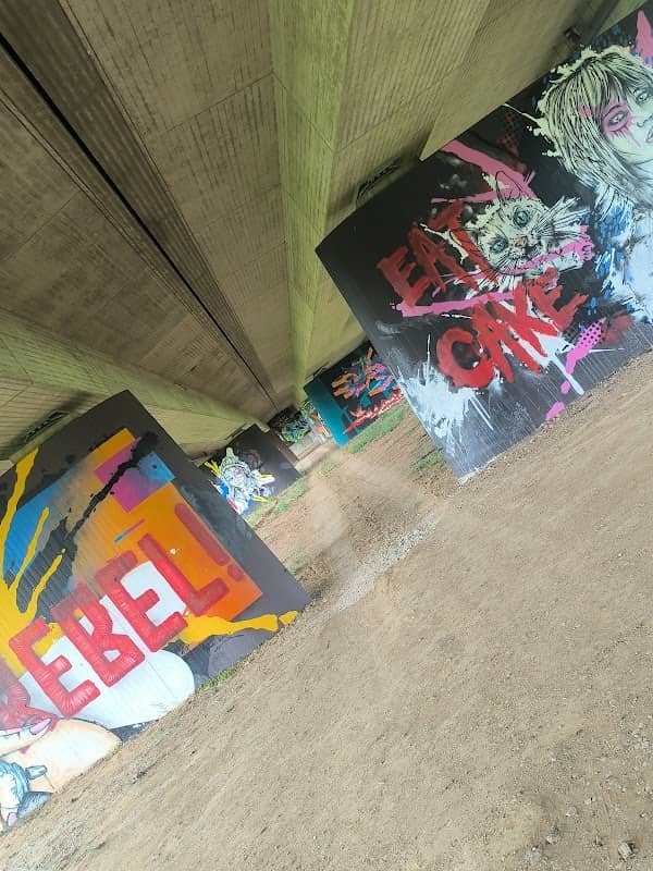Grafitikunst unter der B6 - Image 1