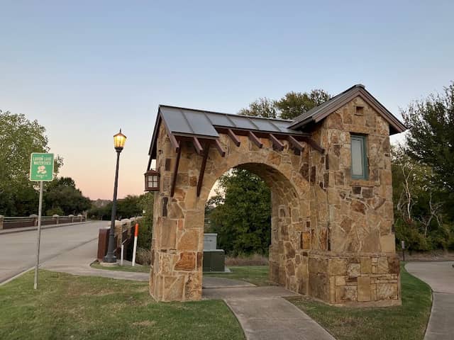 Bur Oak Trail trailhead - Image 2