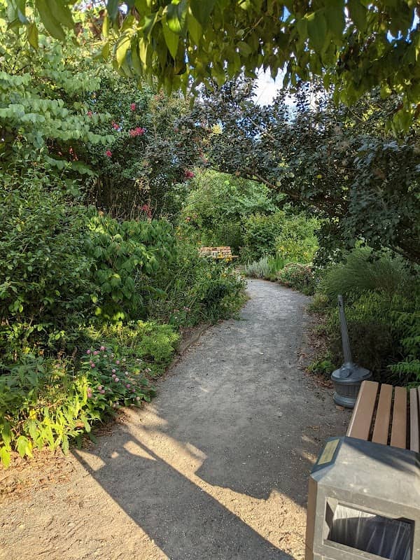 Trailside park - Image 1