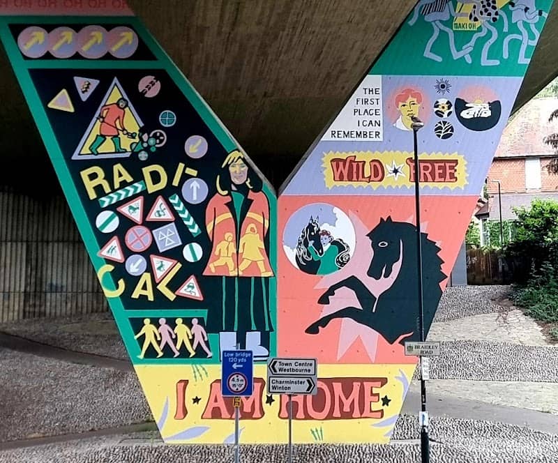Highlighted Creative street Art - Image 1
