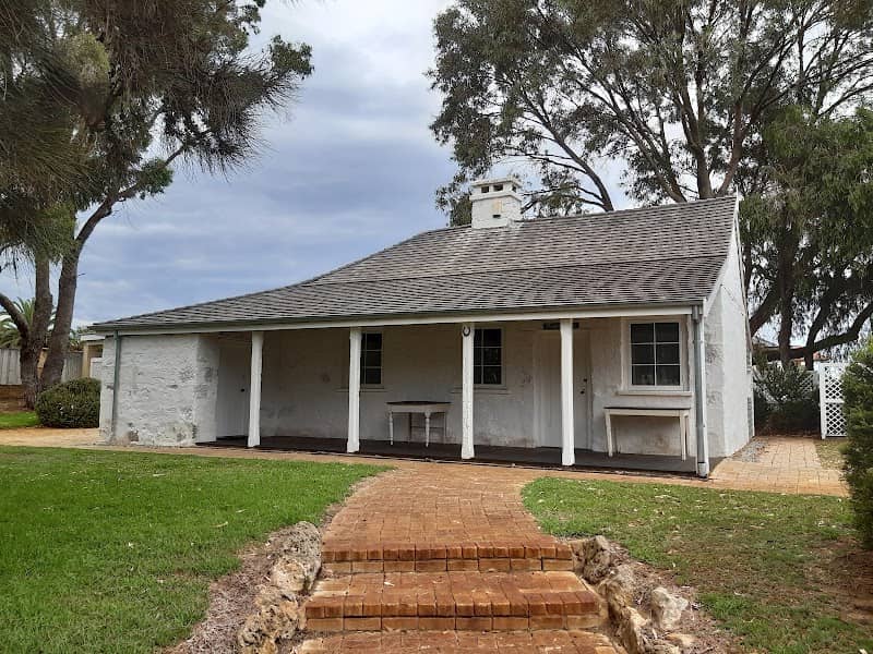 Hall's Cottage - Image 3