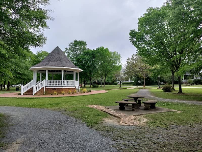 Rees Park - Image 1