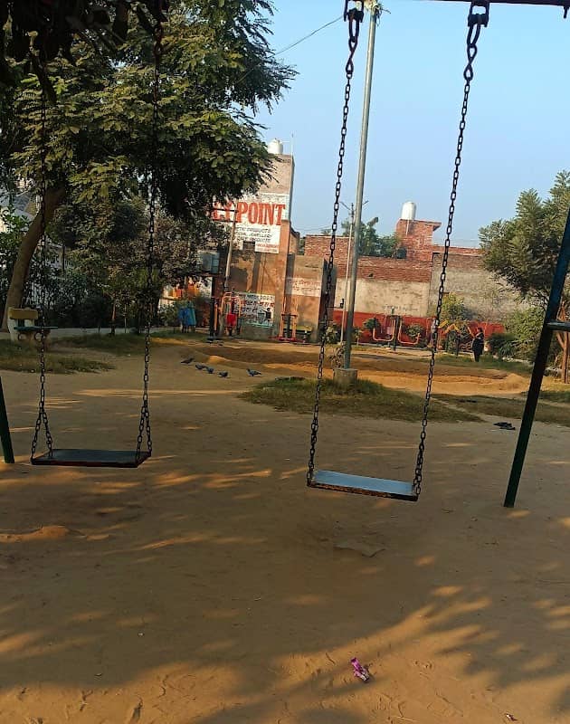 Lohardon Park - Image 1