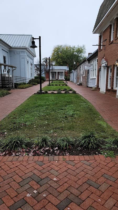 Historic Courtyard - Image 1