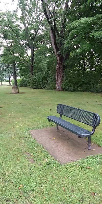 Falconwood Square Park - Image 1