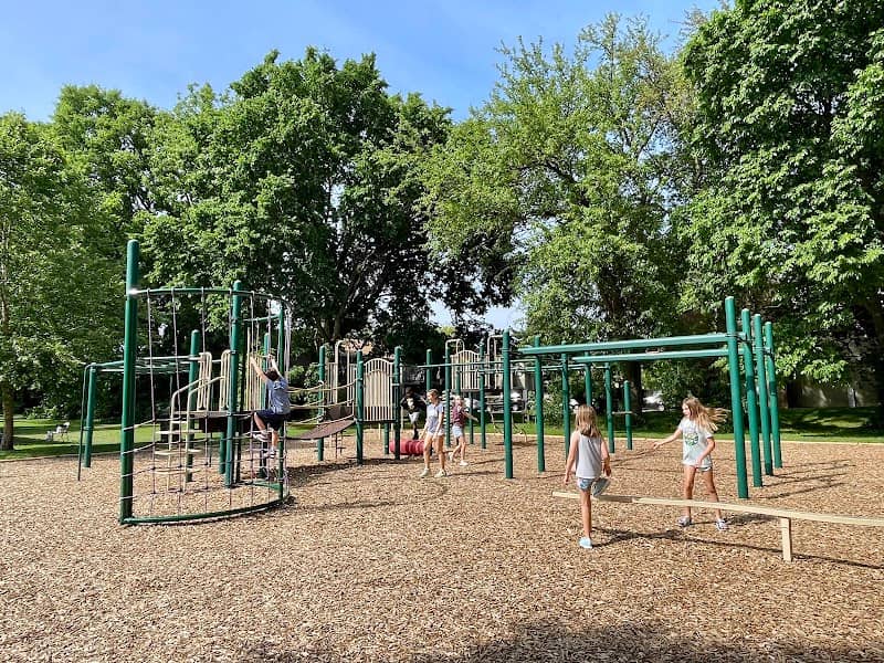 Robsion Park - Image 1