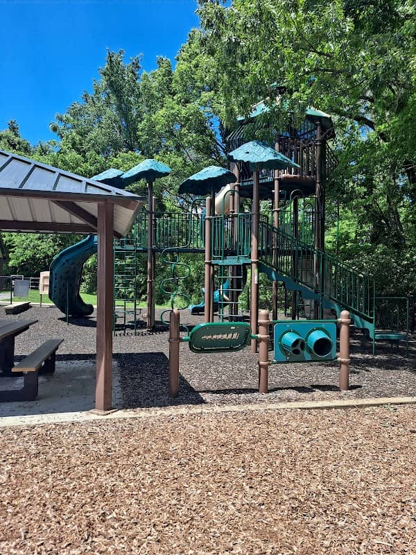 Shady Springs Park - Image 2
