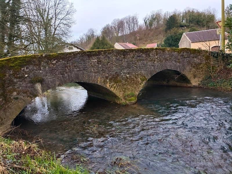 Pont sur la rivière - Image 1