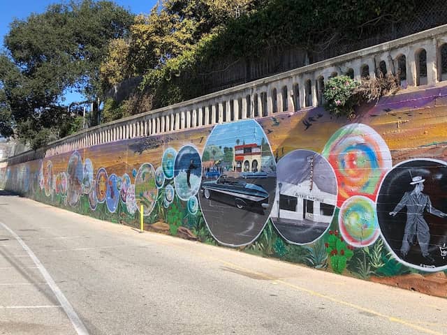 Pura Avenida Mural - Image 3