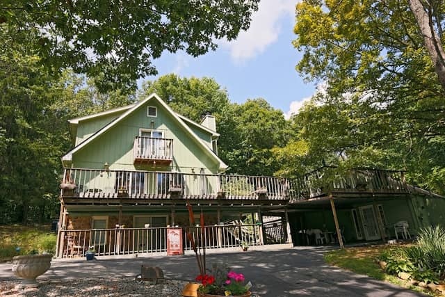 Lil Black Bear Inn - Image 1