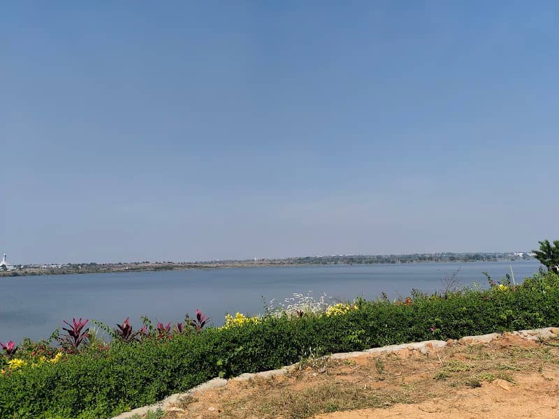Lake view Castle - Image 1