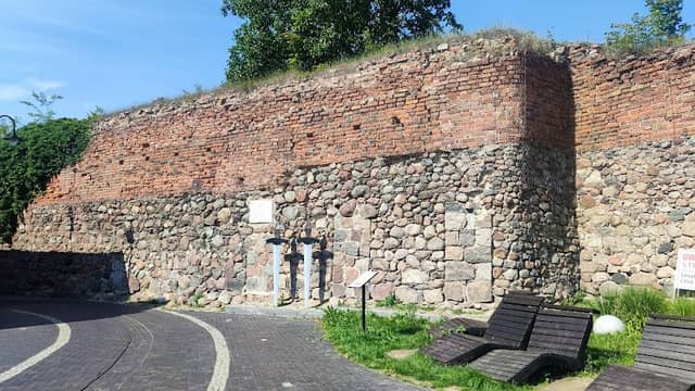 Fortyfikacja - Średniowieczne mury obronne - Image 1