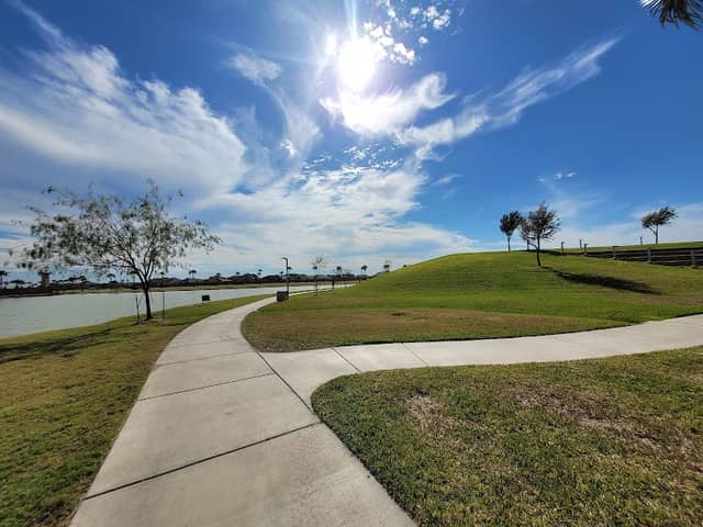 Tres Lagos Park - Image 1