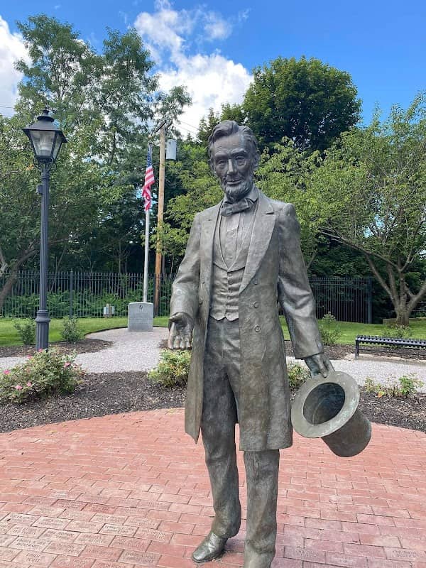 Abraham Lincoln and Grace Bedell Statue - Image 1