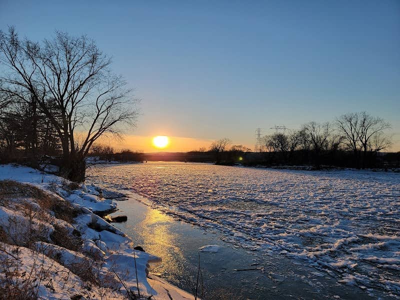 Riverside Park - Image 1