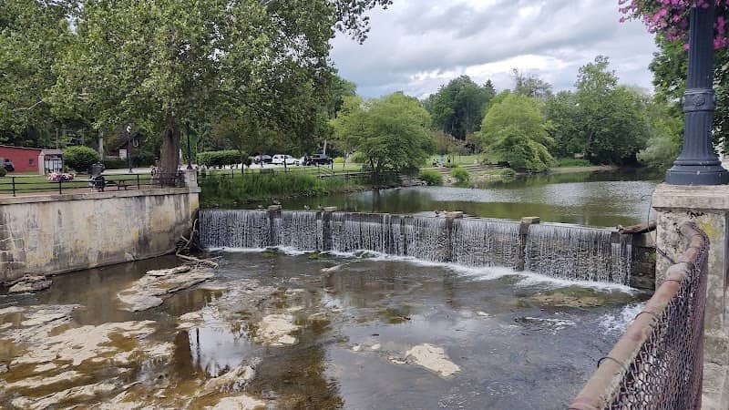 Riverside Park - Image 2