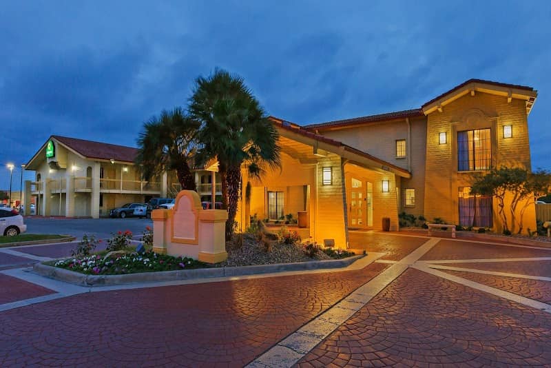 La Quinta Inn by Wyndham Victoria - Image 1