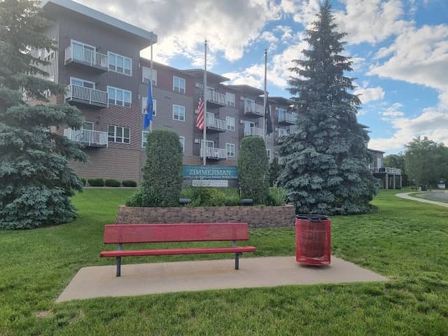 Red bench - Image 1