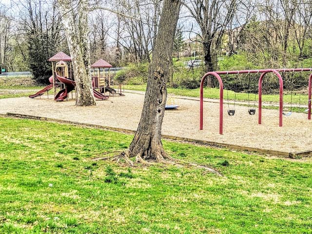 Willowdale Park - Image 1