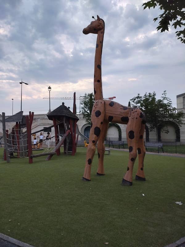 Aire de jeux de la girafe - Image 2