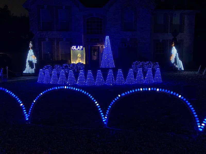 Elfvis Christmas Display - Image 2