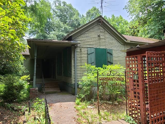 Oaklawn Garden - Image 1