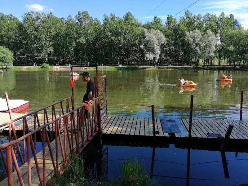 Neftyanik, Park - Image 1