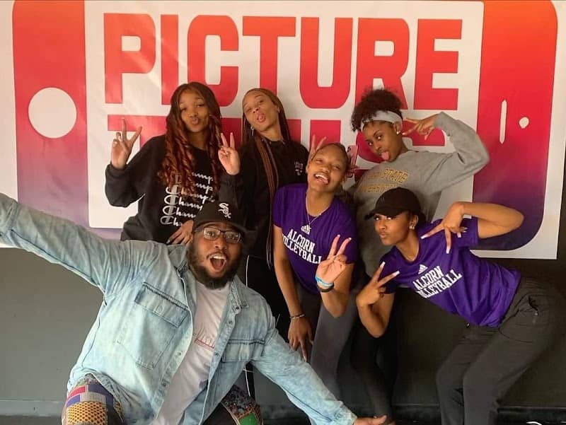 Picture This Selfie Studio - Image 2