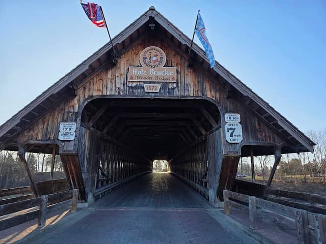 Holz-Brücke Covered Bridge - Image 1