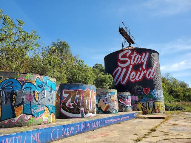Good Vibes Silo by muralist Ian Wilkinson - Image 1