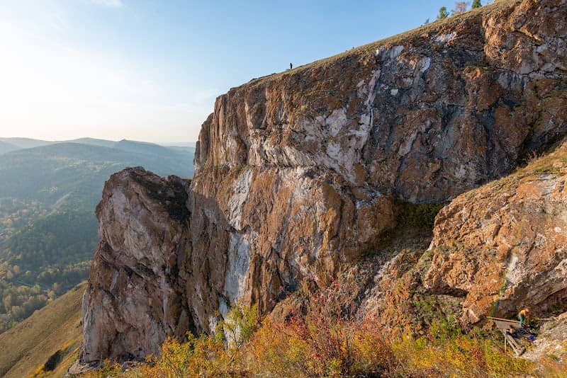 Cliff "Red" - Image 1