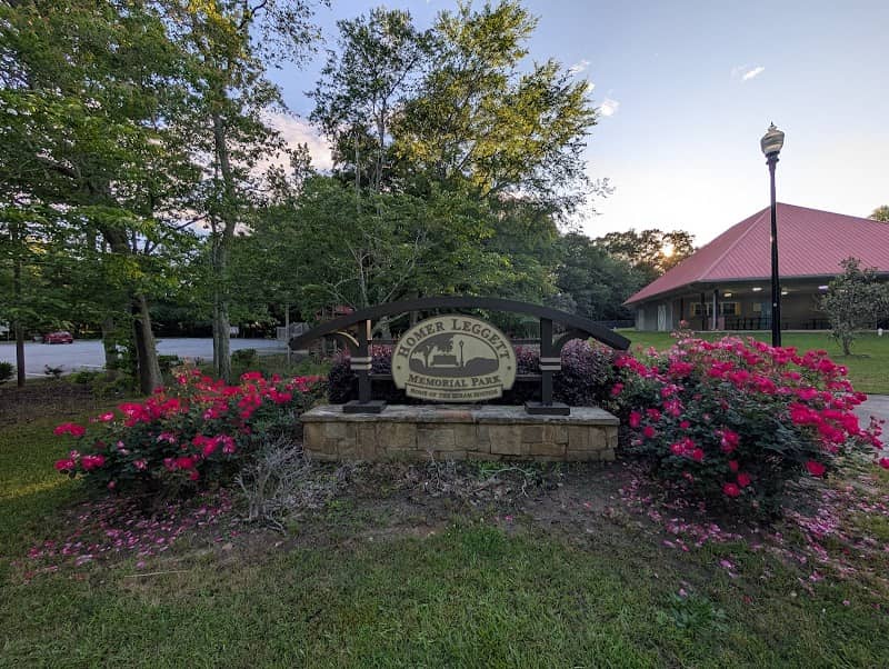 Hiram Trail Head Parking - Image 1