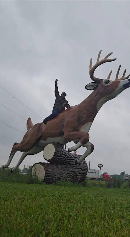Giant Deer statue - Image 1