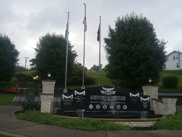 Shinnston Veterans Memorial - Image 1