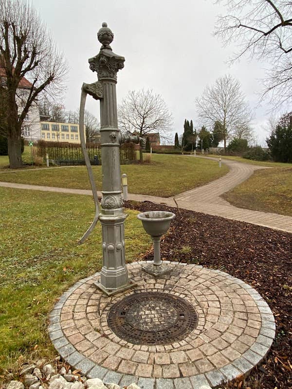 Historische Wasserpumpe - Image 1