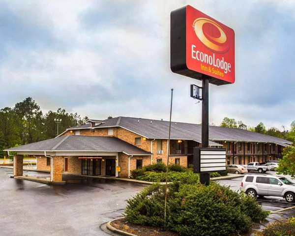Econo Lodge Inn & Suites Lugoff - Image 1