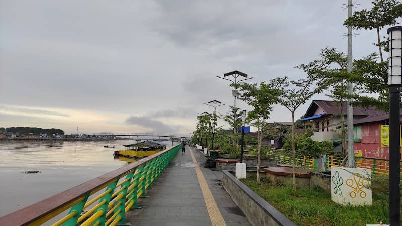 Riverfront Kapuas - Image 1