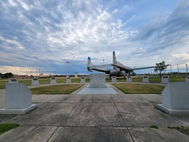 Airborne Battle Memorial - Image 1