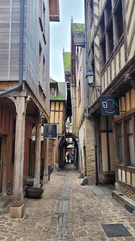 Ruelle des Chats - Image 2