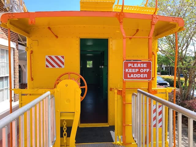 Yellow Chessie Caboose - Image 1