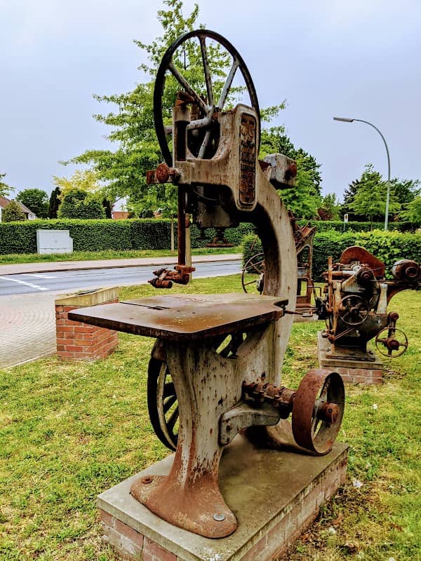 Holzschuhmacher-Maschinen - Image 1