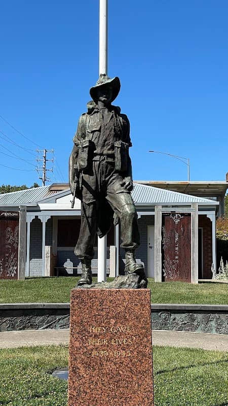 DROUIN WAR MEMORIAL PARK - Image 1