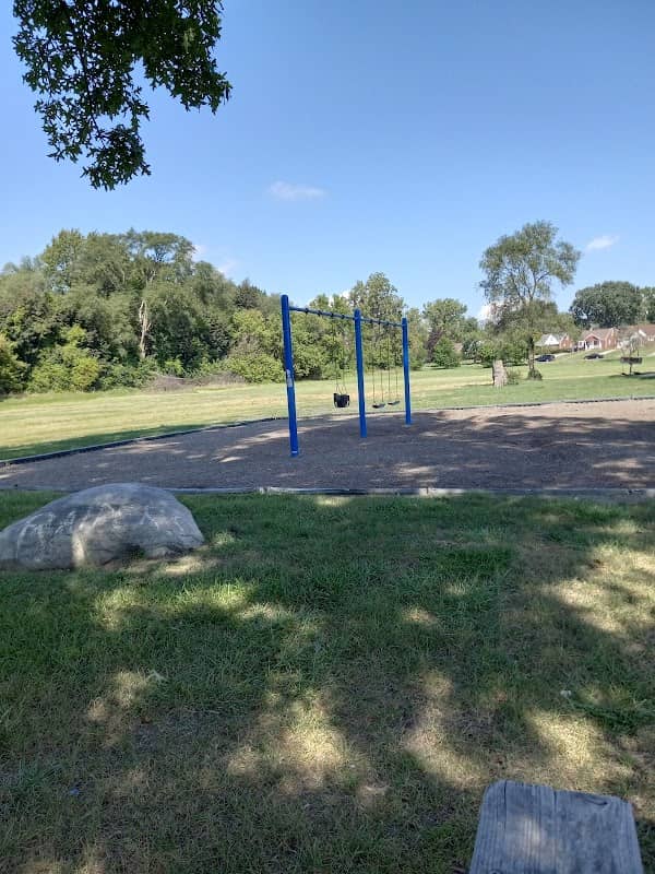 Colonial Park - Image 2