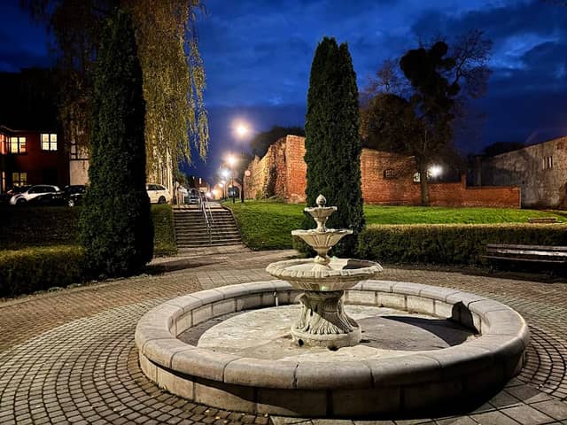 Skwer z fontanną - Image 1