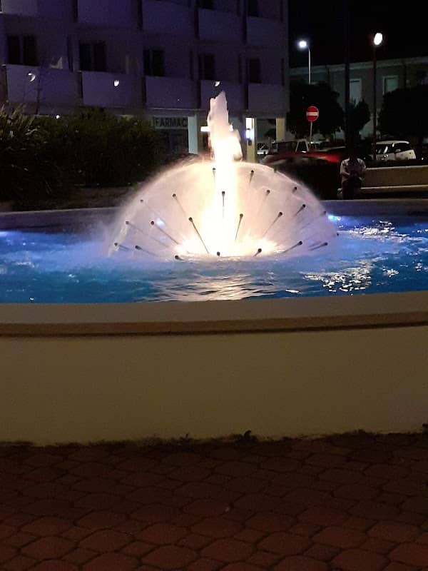 Fontana piazza della libertà - Image 2