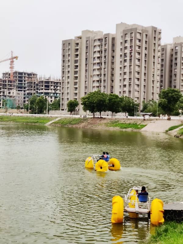 Charodi lake front. - Image 1