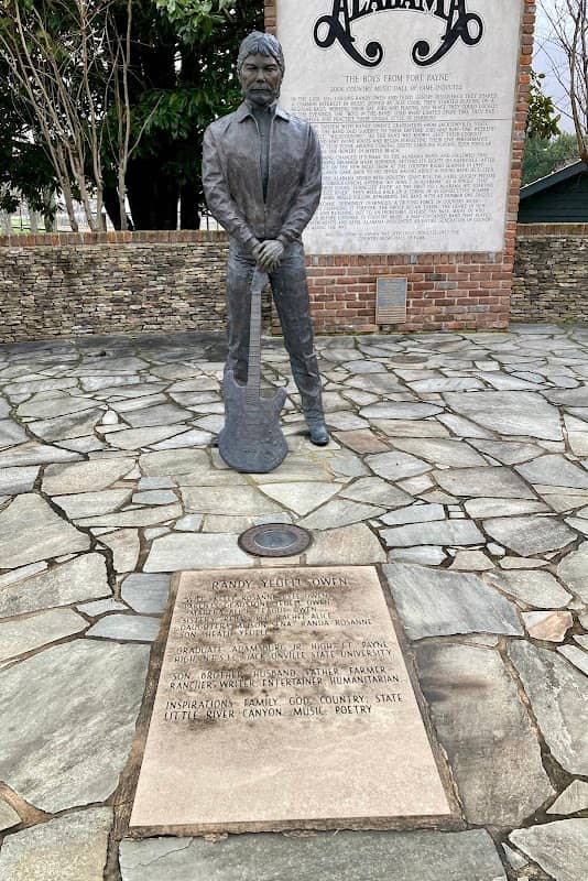 Alabama Band Statues - Image 2