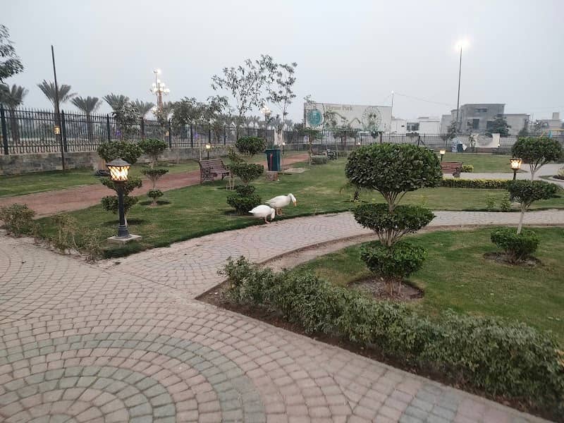 Royal Theme Park - Image 1