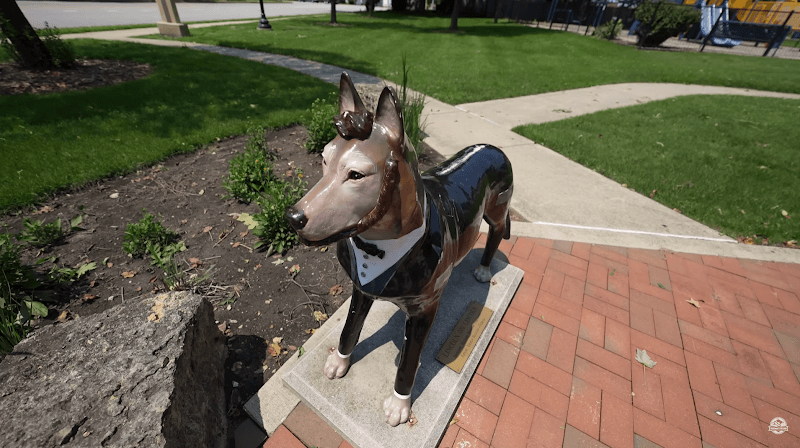Lincoln On Lincoln bearded dog statue - Image 2